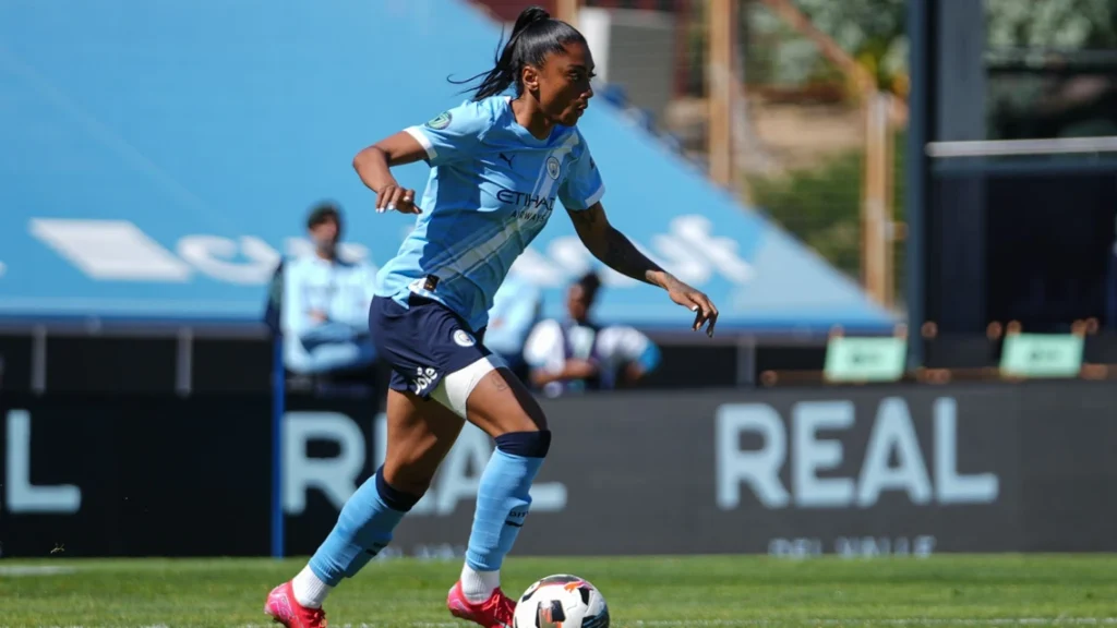 Kerolin of Brazil in action against Japan’s Ayaka Yamashita and Aoba Fujino during international women’s football match in São Paulo